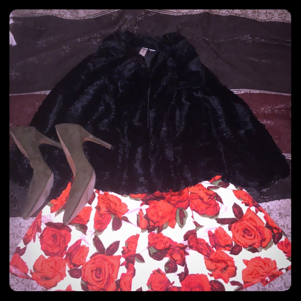 Cute floral skirt.